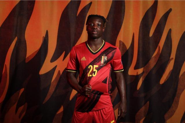 世界杯手机观看软件安装-拒绝利物浦的“新马内”：多库以卢卡库为榜样前进