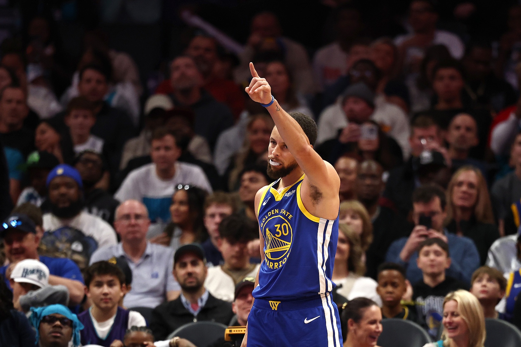 世界杯官方app下载中心-勇士让库里小伤大养&直接报销是对的 这赛季唯一重要的是抽乐透签